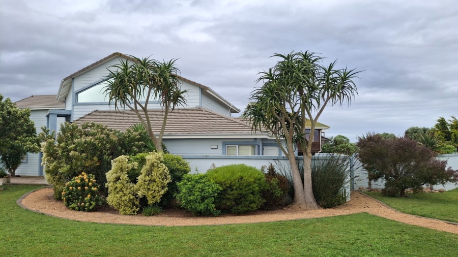 3 Bedroom Property for Sale in Boggomsbaai Western Cape